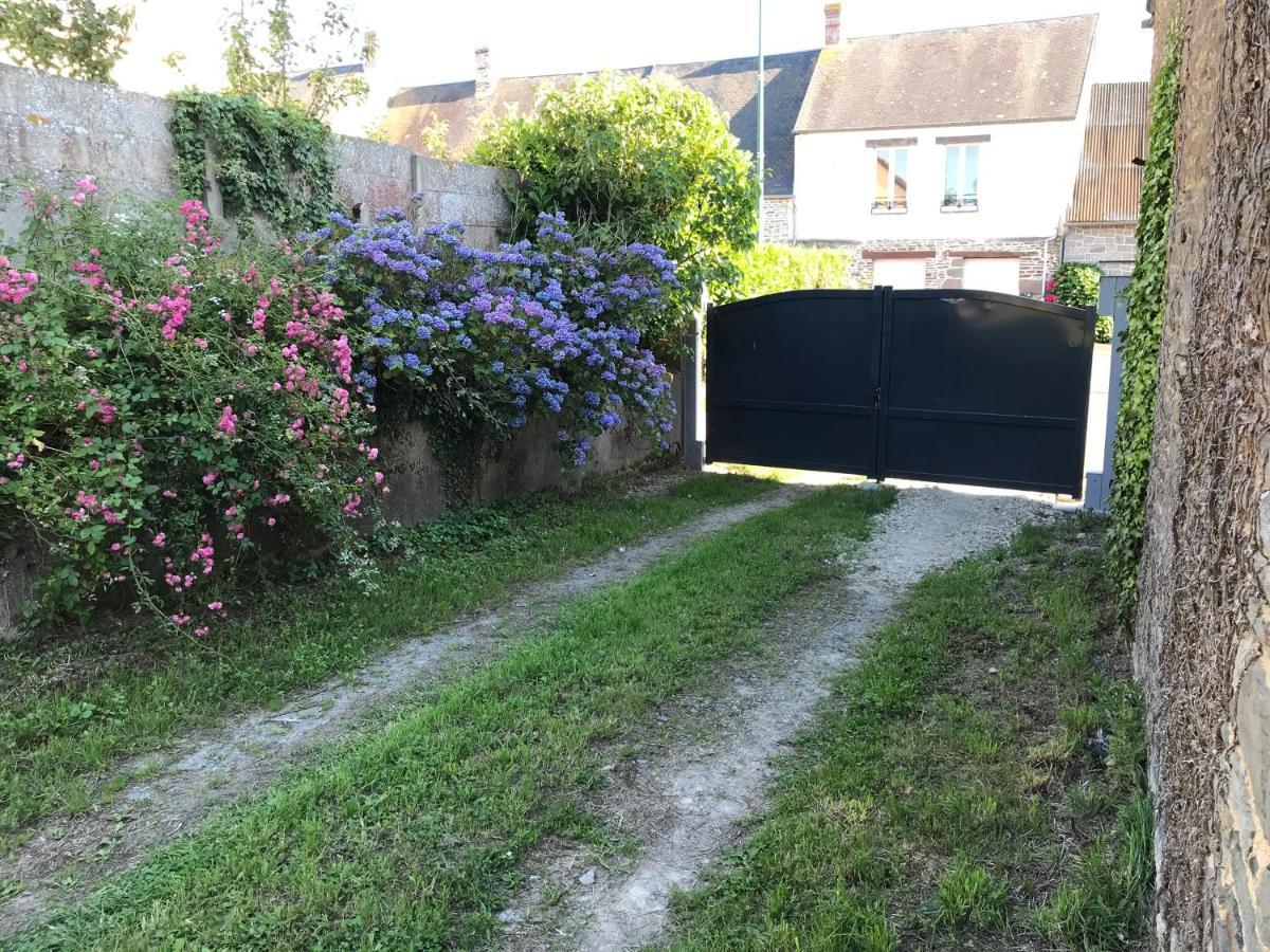 Hebergements Situes A 6 Kms Du Mont Saint Michel Tanis المظهر الخارجي الصورة